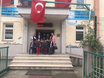 KREŞ OLARAK ÇALDAĞ ADNAN BAHAT İLKÖĞRETİM OKULUNA PAYLAŞIM GEZİSİ DÜZENLEDİK 