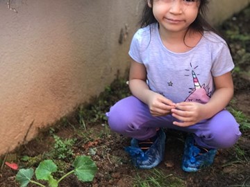 Öğrencilerimizle fidan dikimi